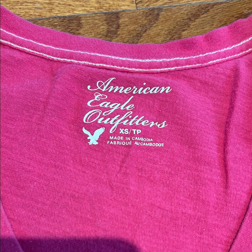 American Eagle Outfitters Red Graphic V-Neck Tee - Picture 2 of 7
